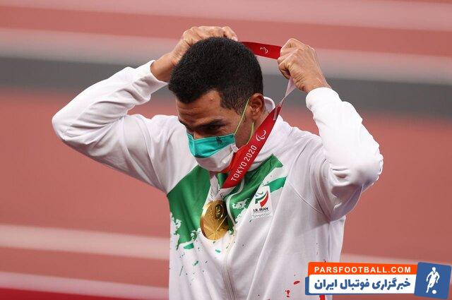 سعید افروز مدال طلا مسابقات جهانی خود را به رئیس جمهور شهید تقدیم کرد