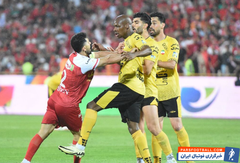 امید عالیشاه اقدام عجیبی در دیدار با سپاهان انجام داد