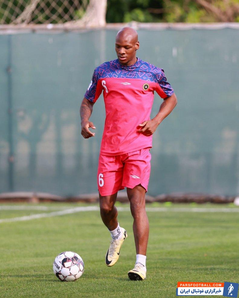 دابو ؛ برایان دابو بازیکن سپاهان به دنبال تکرار درخشش برابر تیم هوادار