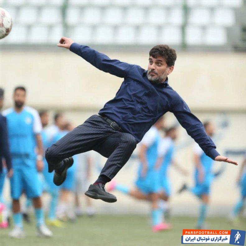 نوشهر ؛ حرکات فوتبالی عادل خزایی شهردار نوشهر با کت و شلوار در تمرین تیم شهرداری