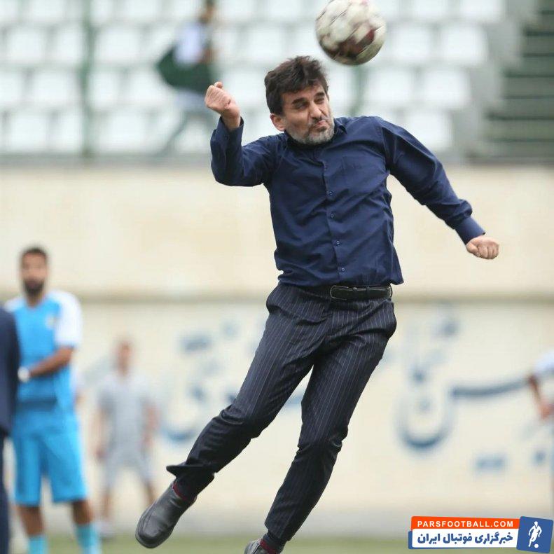 نوشهر ؛ حرکات فوتبالی عادل خزایی شهردار نوشهر با کت و شلوار در تمرین تیم شهرداری 