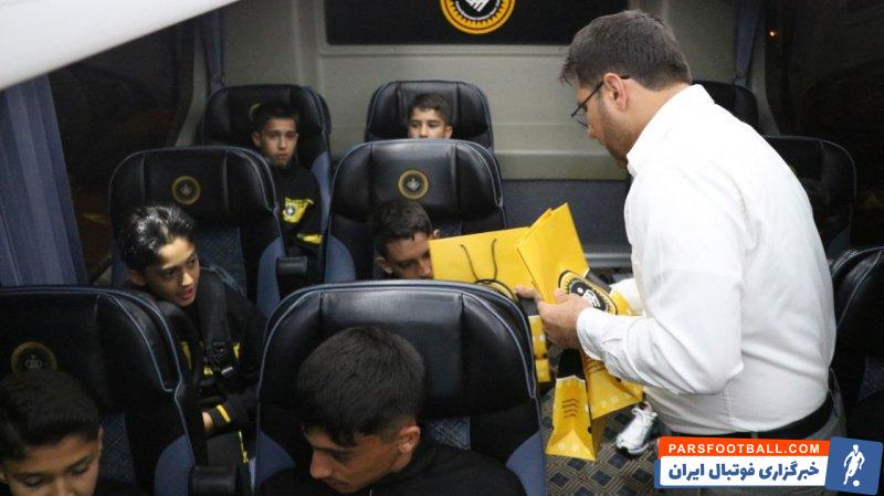 سپاهان ؛ حضور تیم ۱۳ سال سپاهان در گلزار شهدا اصفهان قبلاز سفر به روسیه