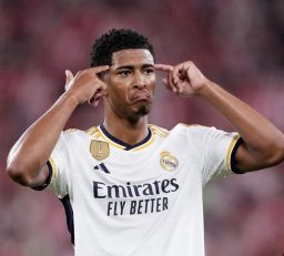 بلینگام ؛ آرسن ونگر : جود بلینگام از زینالدین بازیکن فیزیکیتری است