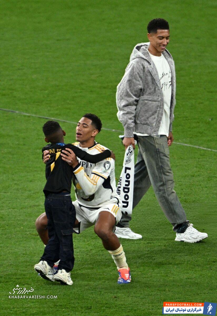 عکس| تصویر خاص در حاشیه فینال لیگ قهرمانان؛ برادر وینیسیوس در آغوش بلینگام