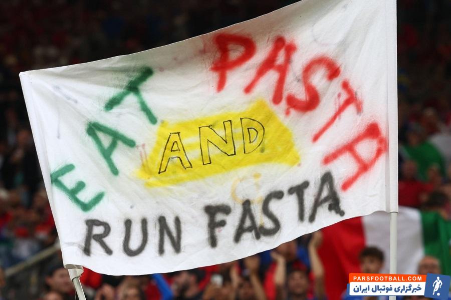 عکس| توصیه ایتالیایی ها به آلبانی؛ پاستا بخور؛سریع بدو