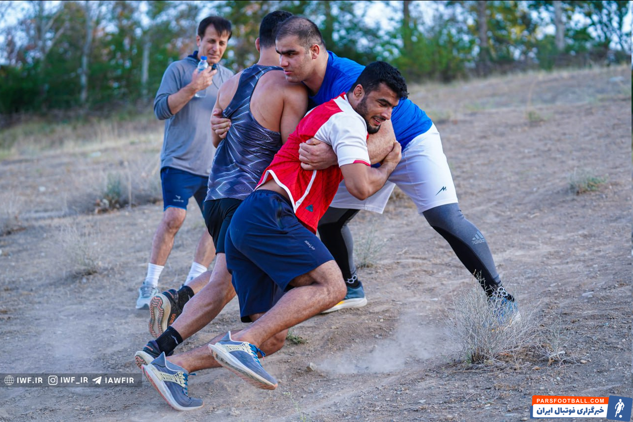 عکس| از هل دادن شاسی بلند تا کشتی گرفتن روی تپه/ تمرین متفاوت تیم ملی کشتی فرنگی بزرگسالان