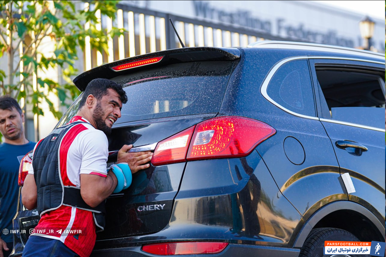 عکس| از هل دادن شاسی بلند تا کشتی گرفتن روی تپه/ تمرین متفاوت تیم ملی کشتی فرنگی بزرگسالان