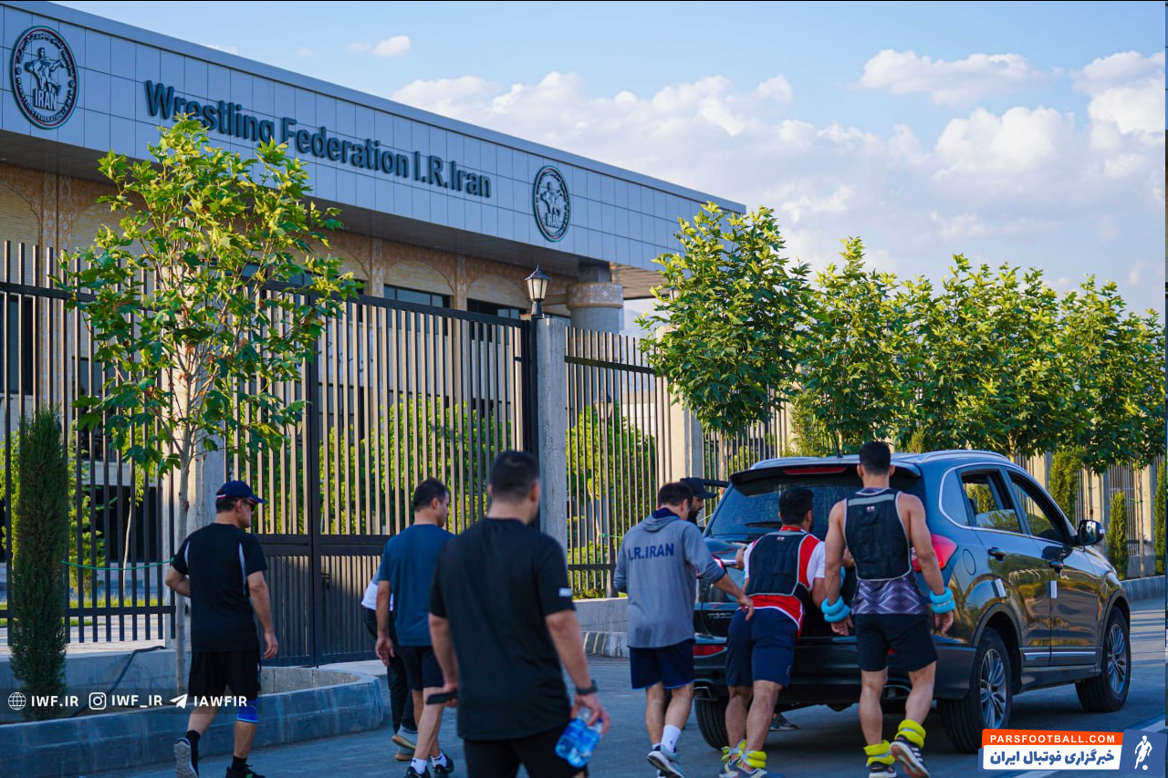 عکس| از هل دادن شاسی بلند تا کشتی گرفتن روی تپه/ تمرین متفاوت تیم ملی کشتی فرنگی بزرگسالان