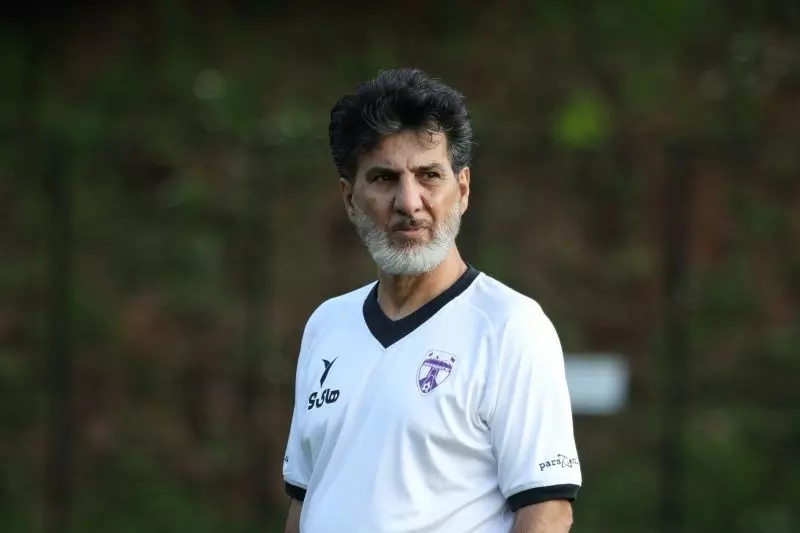 نکونام ؛ شاهرخ بیانی پیشکسوت استقلال : به مربی ترسو و تیم ترسویش جام نمی‌دهند