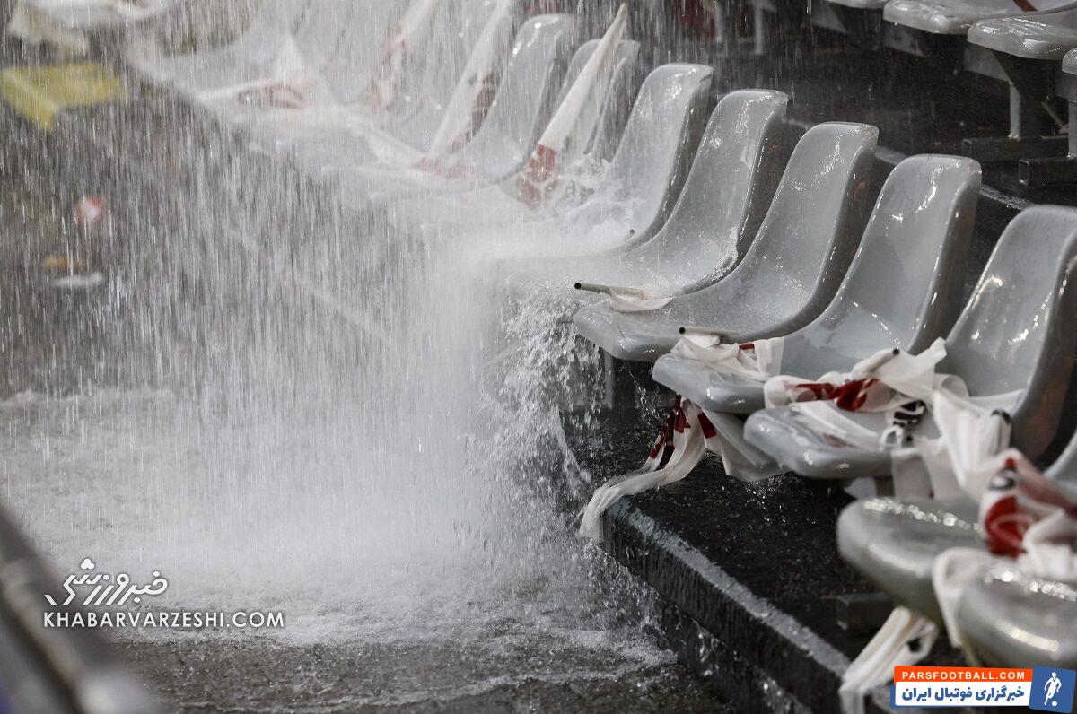 تصاویر| آشوب در یورو؛ مردم کشورهای همسایه در آلمان به‌شدت درگیر شدند!/ باران سیل‌آسا در شب پرحاشیه دورتموند