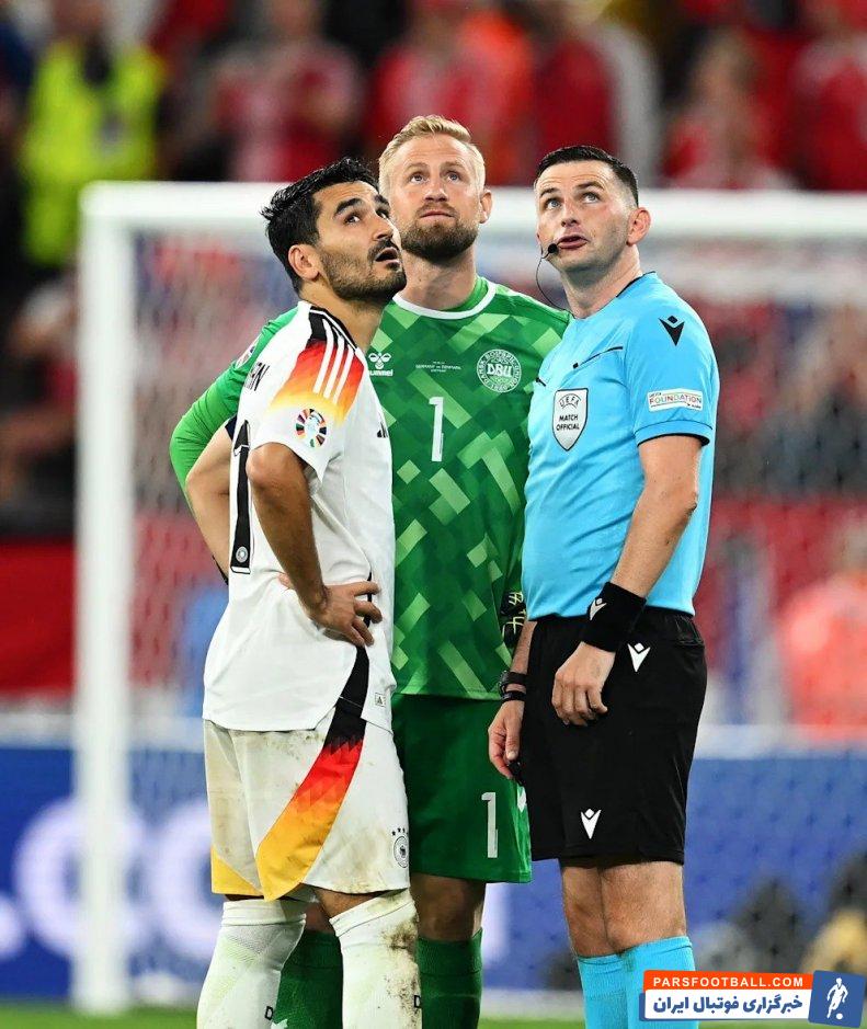 آلمان ؛ بازداشت هوادار آلمانی روی سقف ورزشگاه محل بازی آلمان - دانمارک