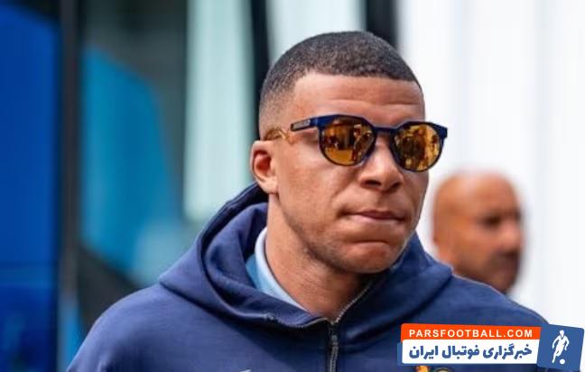 امباپه ؛ پلاتینی : امباپه موقعیت‌های گل زیادی را هم از دست می‌دهد زیرا خیلی سریع می‌دود