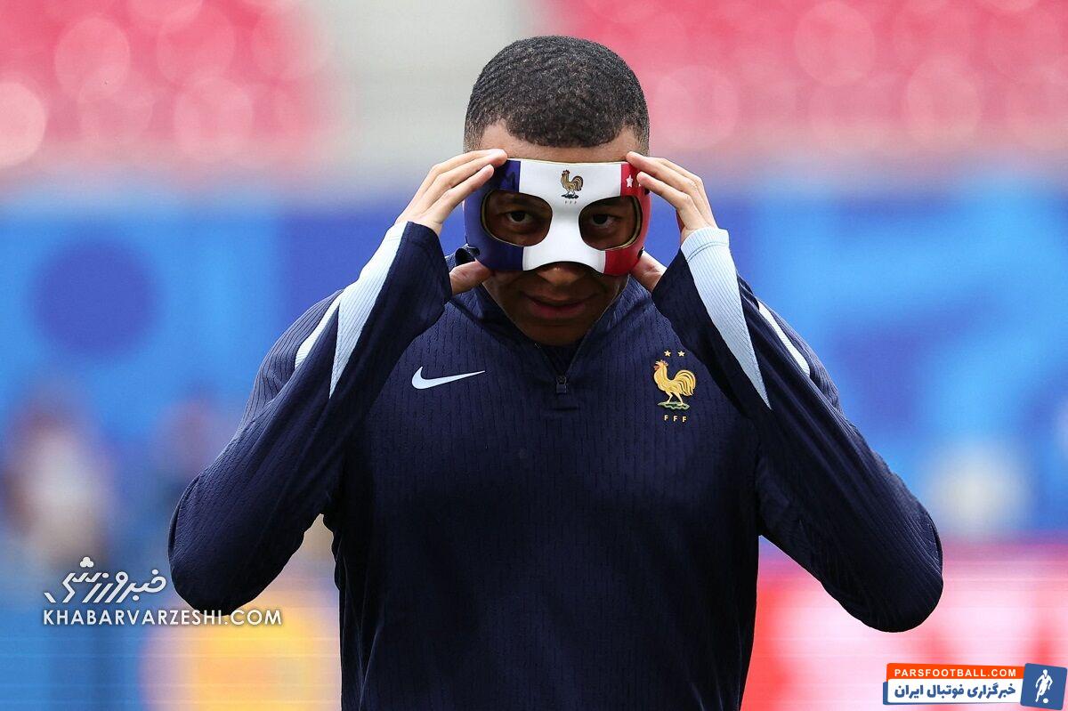 عکس| رونمایی از طرح جالب نقاب امباپه/ پنجمین لاکپشت نینجا در تمرین فرانسه!