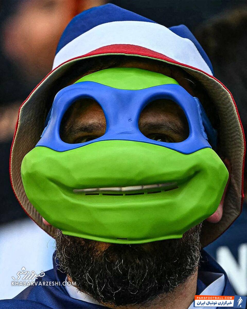 عکس| حمایت فرانسویها از امباپه به سبک زورو و لاکپشتهای نینجا