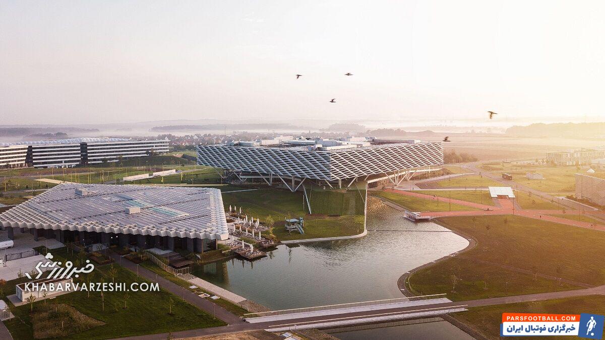 حمله پشه‌ها به میزبان یورو!/ نویر به پشه‌بند متوصل شد! +عکس