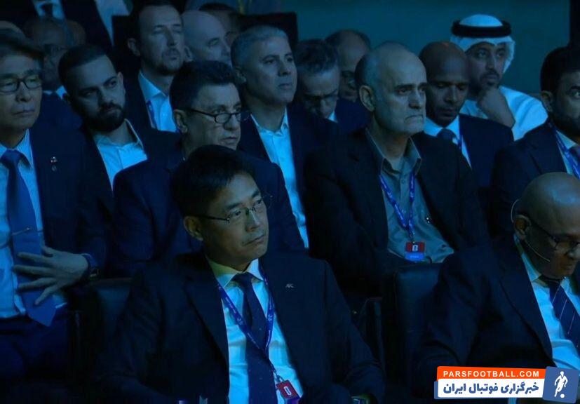 عکس| ژست خاص امیر قلعه‌نویی در مراسم قرعه‌کشی انتخابی جام جهانی