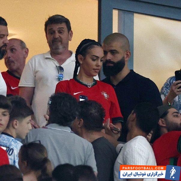 تصاویر| لشکرکشی جورجینا و فرزندانش در شب تلخ رونالدو/ استایل جدید نامزد کریس با لباس پرتغال