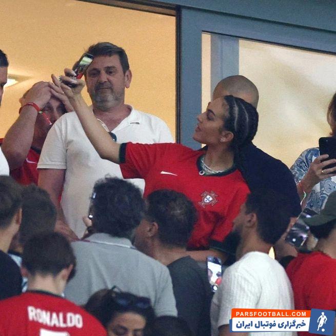 تصاویر| لشکرکشی جورجینا و فرزندانش در شب تلخ رونالدو/ استایل جدید نامزد کریس با لباس پرتغال