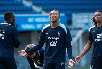 امباپه با ماسک مخصوص صورت در تمرین فرانسه