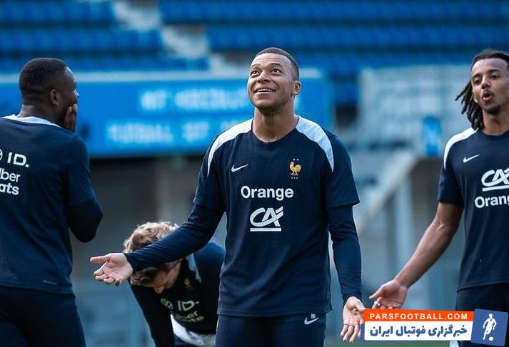 امباپه با ماسک مخصوص صورت در تمرین فرانسه