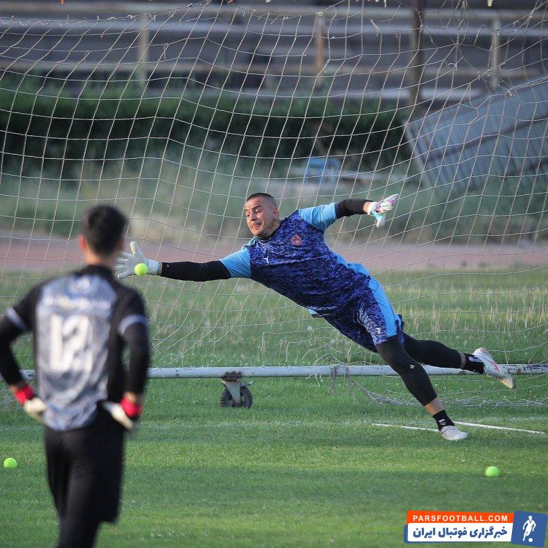 مس رفسنجان ؛ تمرین گلر های مس رفسنجان از سوی رحمان احمدی با استفاده از توپ تنیس