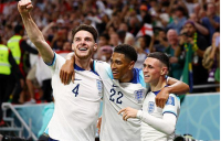 انگلیس ؛ عکس تیمی انگلیس با لباس های رسمی مارکس اند اسپنسر برای یورو 2024