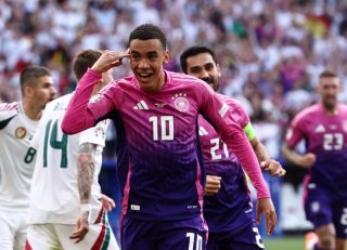 موسیالا ؛ دیلی میل : چه کسانی اجازه دادند، موسیالا به راحتی از فوتبال انگلیس دور شود