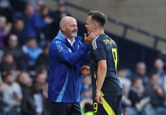 آلمان ؛ لارنس شنکلند، مهاجم تیم ملی اسکاتلند : ما میخواهیم میزبان(آلمان) را ببریم