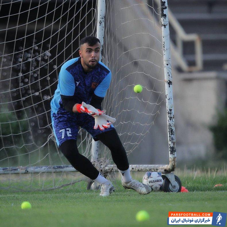 مس رفسنجان ؛ تمرین گلر های مس رفسنجان از سوی رحمان احمدی با استفاده از توپ تنیس