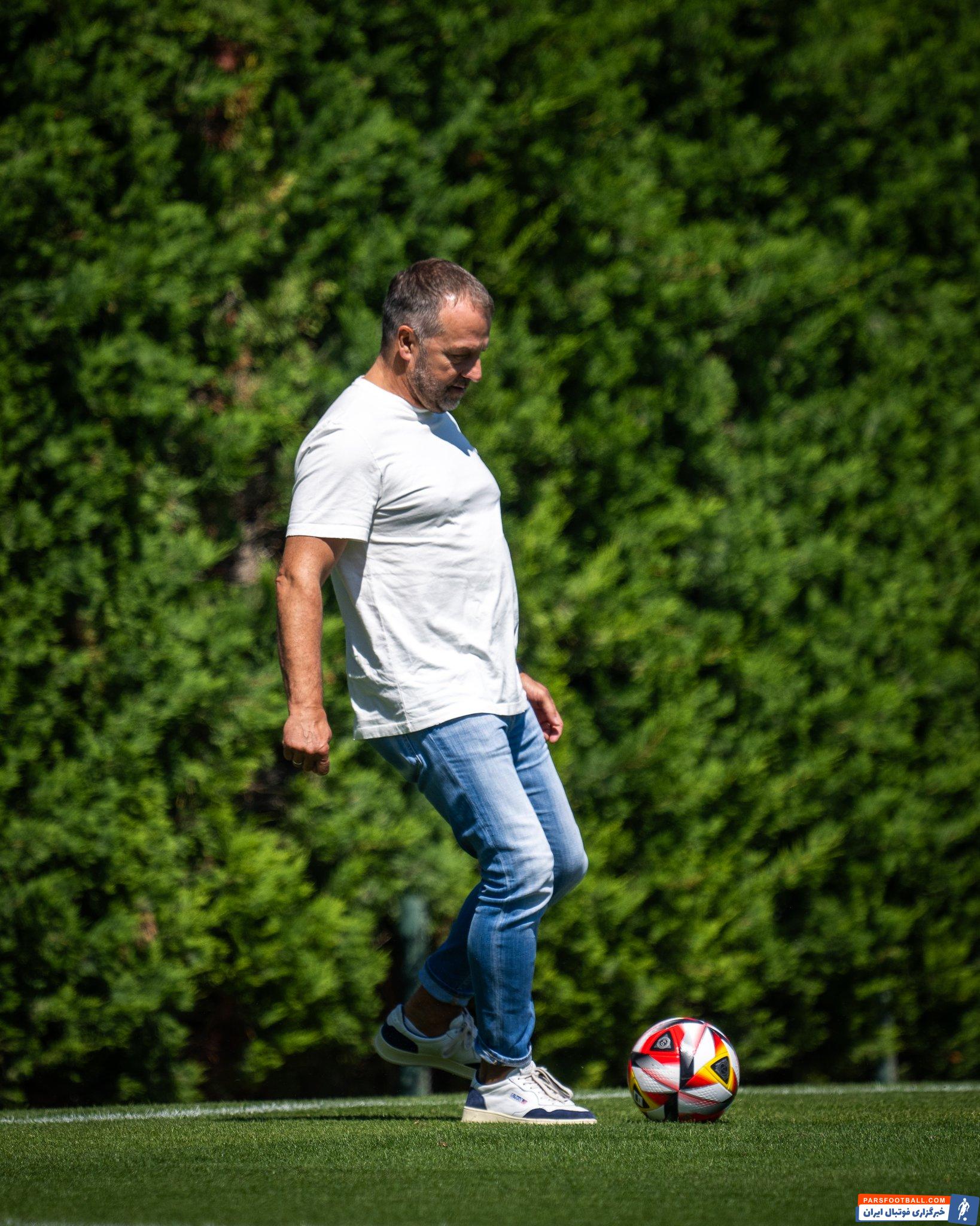 فلیک ؛ حضور هانسی فلیک در تمرین جوانان بارسلونا 