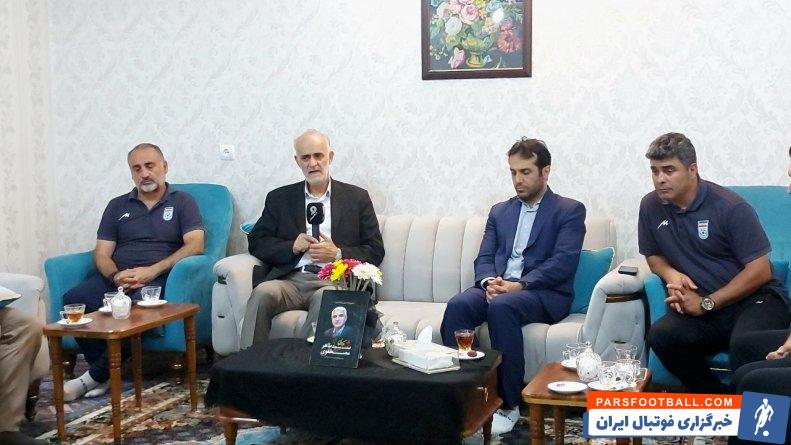 فوتبال ؛ حضور مهدی محمد نبی و اعضای تیم ملی فوتبال جوانان در منزل شهید مصطفوی
