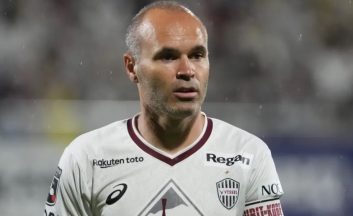 اینیستا ؛ رونمایی از مجسمه آندرس اینیستا، اسطوره فوتبال اسپانیا، در ایالت آلباسته