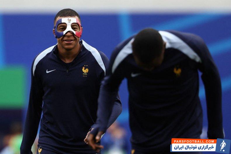 امباپه با ماسک مخصوص صورت در تمرین فرانسه