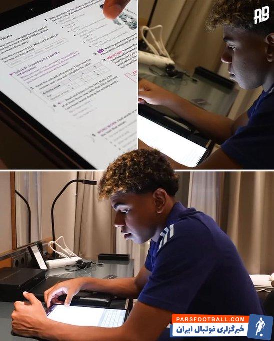 اسپانیا ؛ لامین یامال ستاره 16 ساله اسپانیا در حال انجام تکالیف و درس خواندن