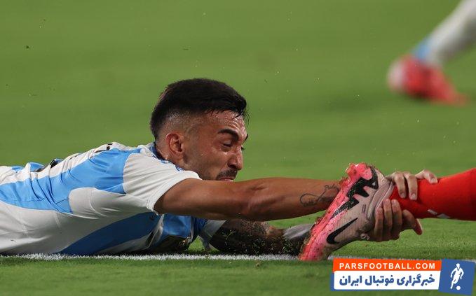 آرژانتین ؛ صحنه خطای گونزالس هافبک آرژانتین بر روی بازیکن شیلی به شکلی جالب