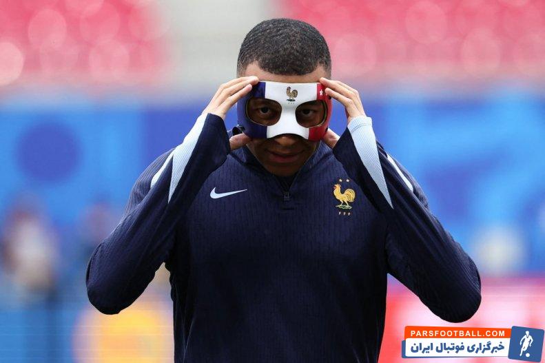 امباپه با ماسک مخصوص صورت در تمرین فرانسه