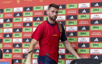 اسپانیا ؛ سیمون : کارواخال بهترین دفاع راست جهان و بازیکنی شایسته توپ طلا است