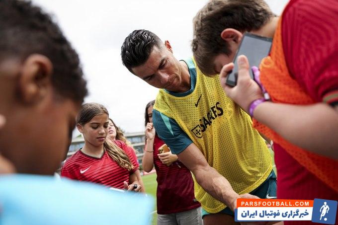 رونالدو ؛ حضور رونالدو در بین هواداران خردسالش