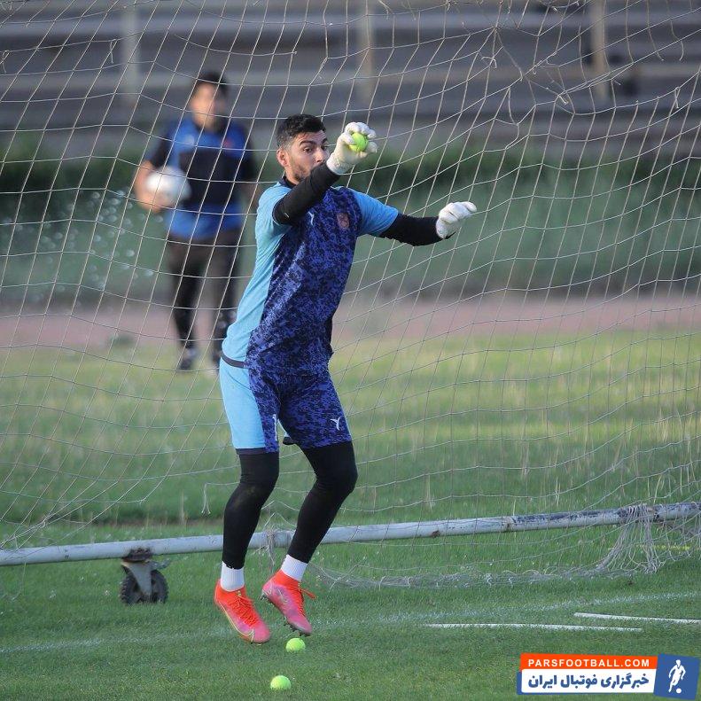 مس رفسنجان ؛ تمرین گلر های مس رفسنجان از سوی رحمان احمدی با استفاده از توپ تنیس