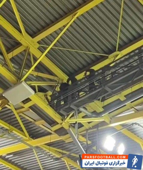 آلمان ؛ بازداشت هوادار آلمانی روی سقف ورزشگاه محل بازی آلمان - دانمارک