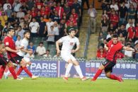 آزمون ؛ هجوم پرشمار مدافعان هنگ کنگ برای مهار توپ آزمون