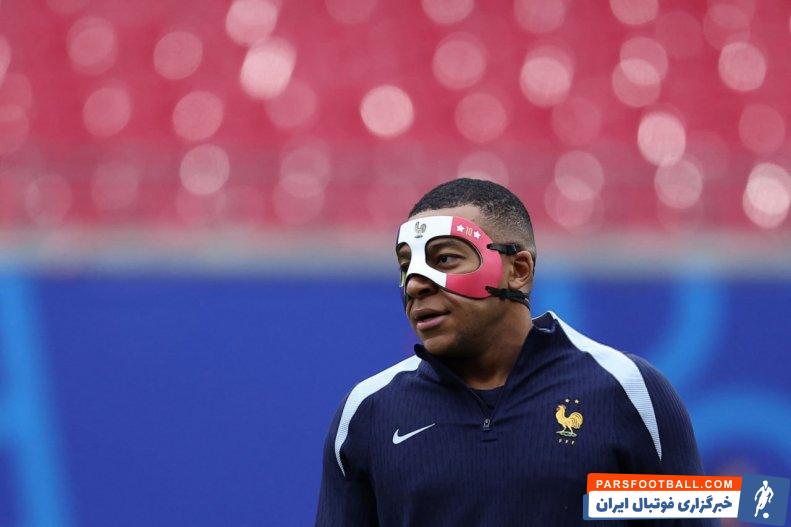 امباپه با ماسک مخصوص صورت در تمرین فرانسه