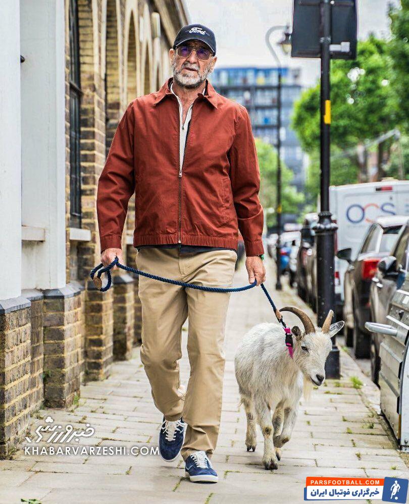 عکس| پیاده‌روی عاشقانه اسطوره قرمزها با یک بُز