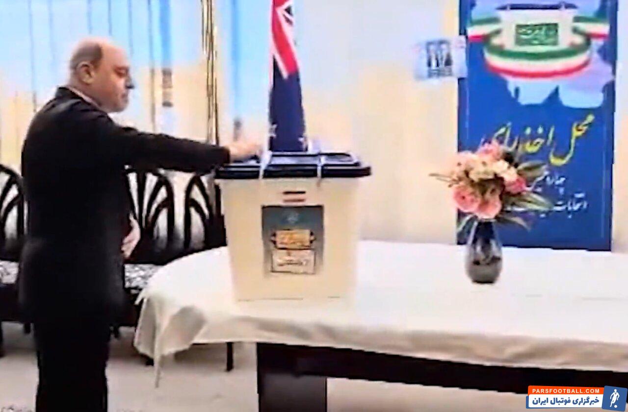 چه کسی اولین رای مرحله دوم انتخابات را به صندوق انداخت؟+تصویر