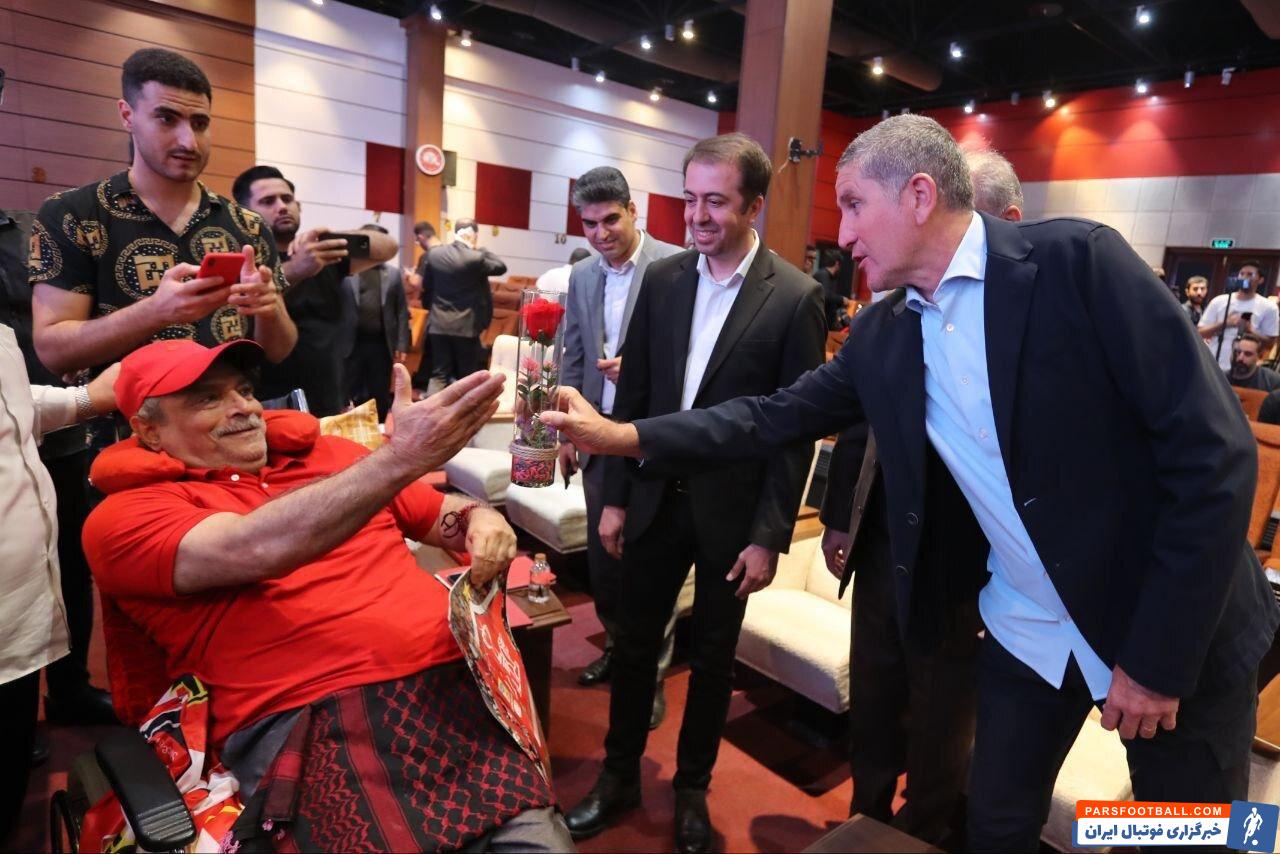 عکس | هدیه خوان کارلوس گاریدو به یک پرسپولیسی