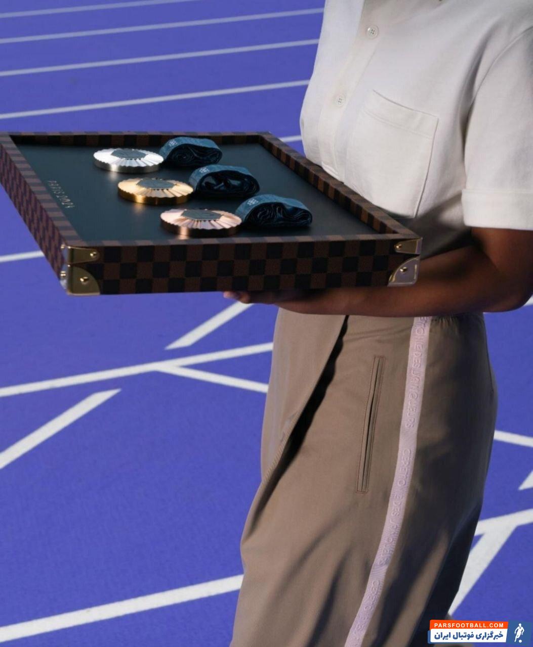 لباس داوطلبانِ اهدای مدال در المپیک پاریس رونمایی شد + عکس