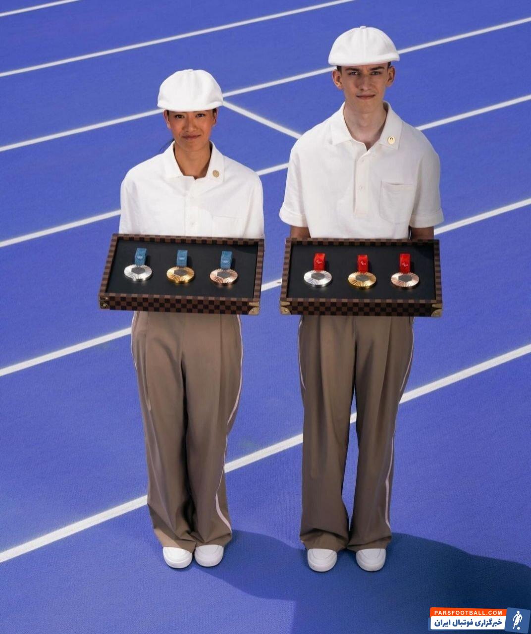 لباس داوطلبانِ اهدای مدال در المپیک پاریس رونمایی شد + عکس