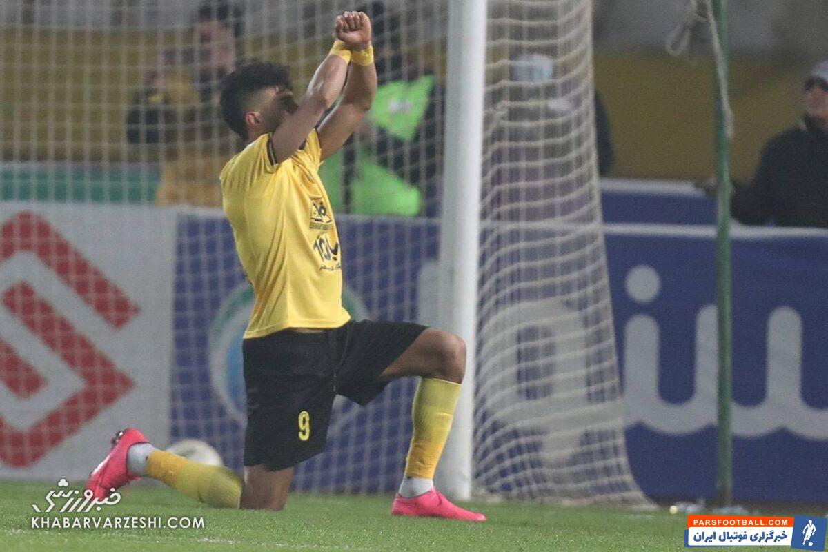 آمار رامین رضاییان مقابل استقلال؛ ۴ گل و ۳ پاس گل در ۱۲۹۹ دقیقه/ قاتل به صحنه جرم پیوست!