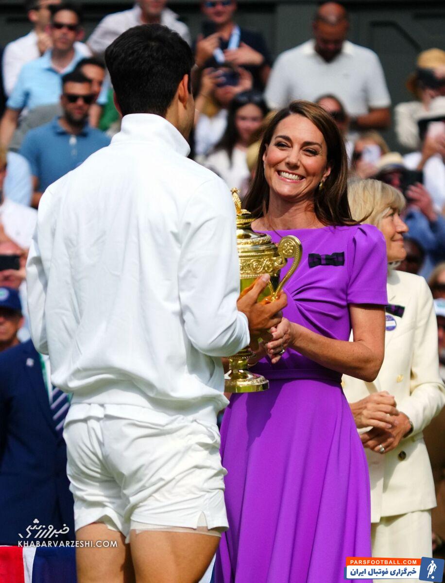 همسر شاهزاده جایزه قهرمان را اهدا کرد +تصاویر