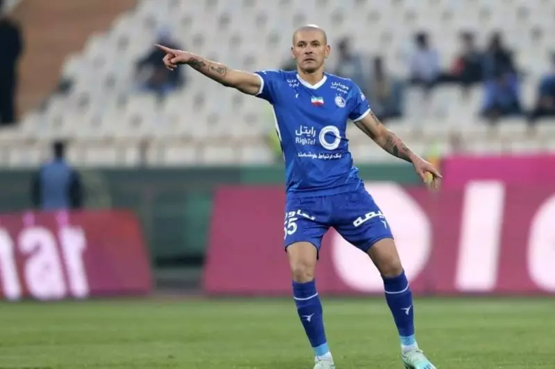 رافائل سیلوا در تیم استقلال ماندنی شد